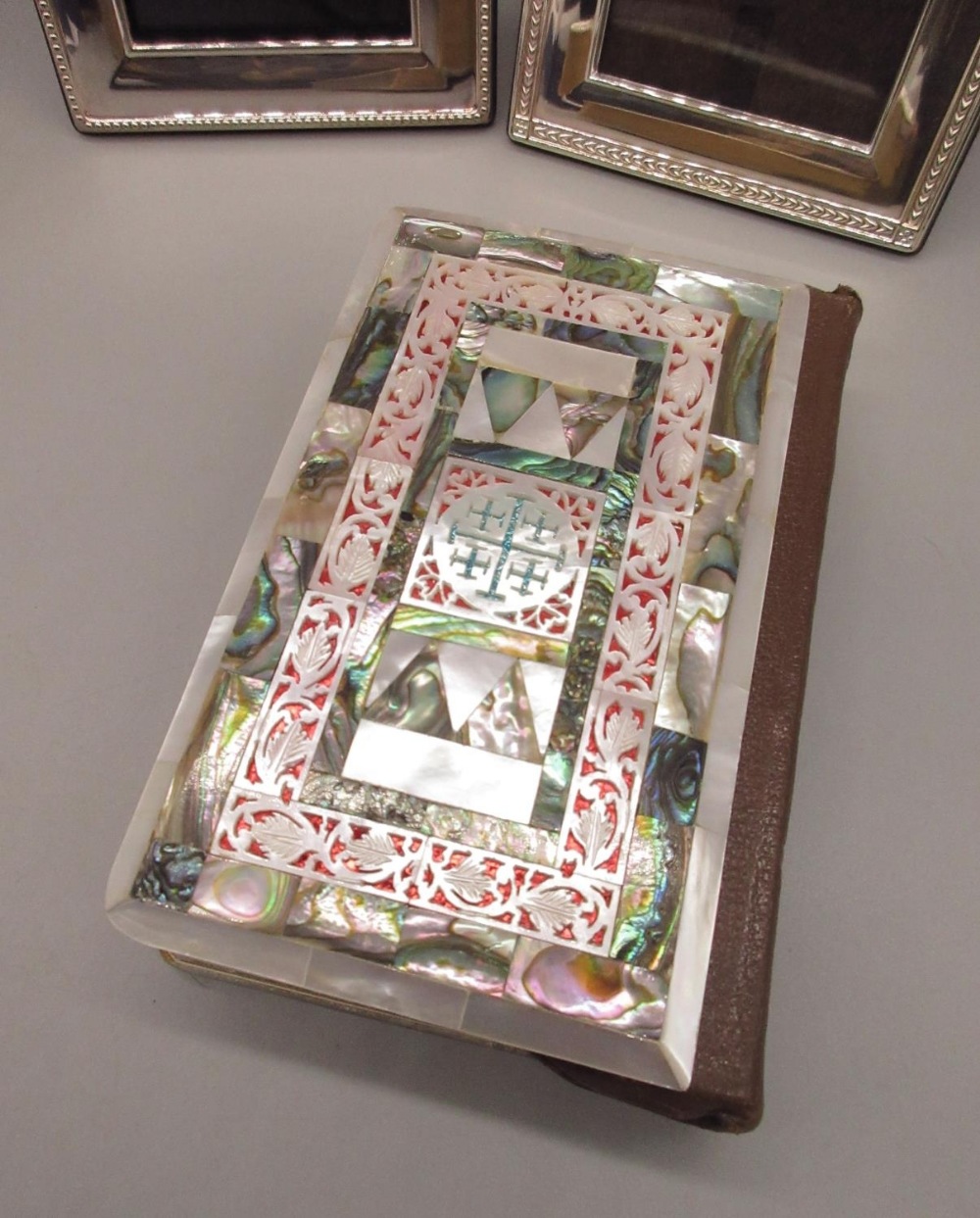 Holy Bible with applied front made from carved mother of pearl and paua shell with order of the Holy - Image 3 of 3