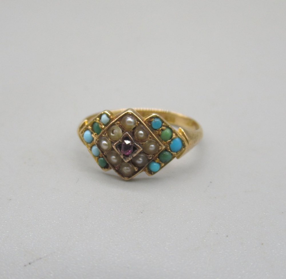 Victorian 15ct yellow gold turquoise and seed pearl ring set with central ruby, stamped 15, 2.0g - Image 3 of 9
