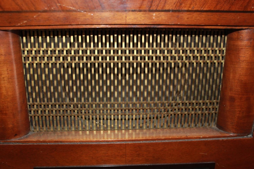 1936 Marconi model 556 domestic radio, Bakelite buttons, original metallic grill and wooden - Image 2 of 5