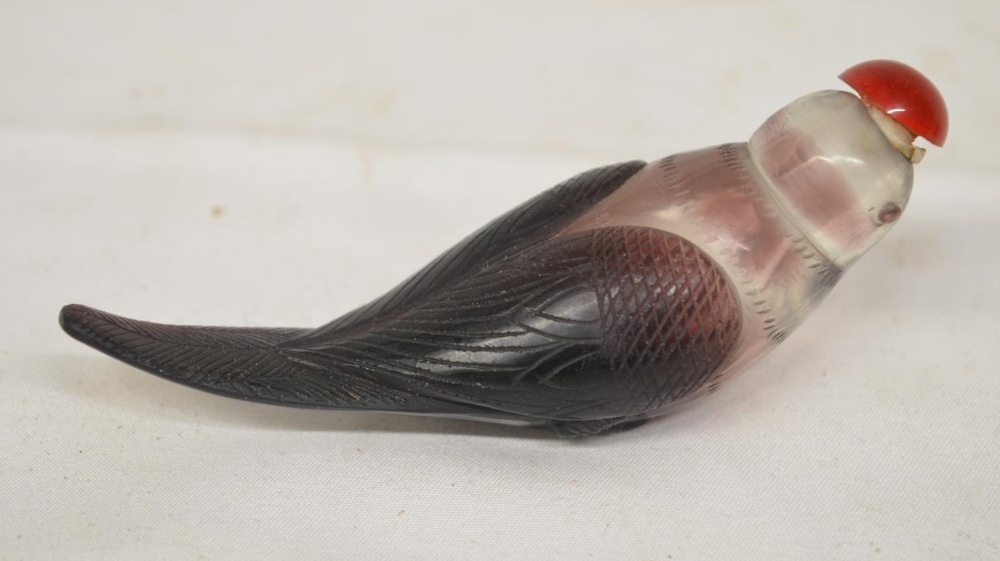 Chinese scent flask carved in the form of a bird. Beak broken off, (Victor Brox collection) - Image 2 of 3