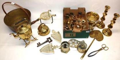 Collection of brassware, incl. a large jam pan, trivets, candlesticks, etc. (qty)