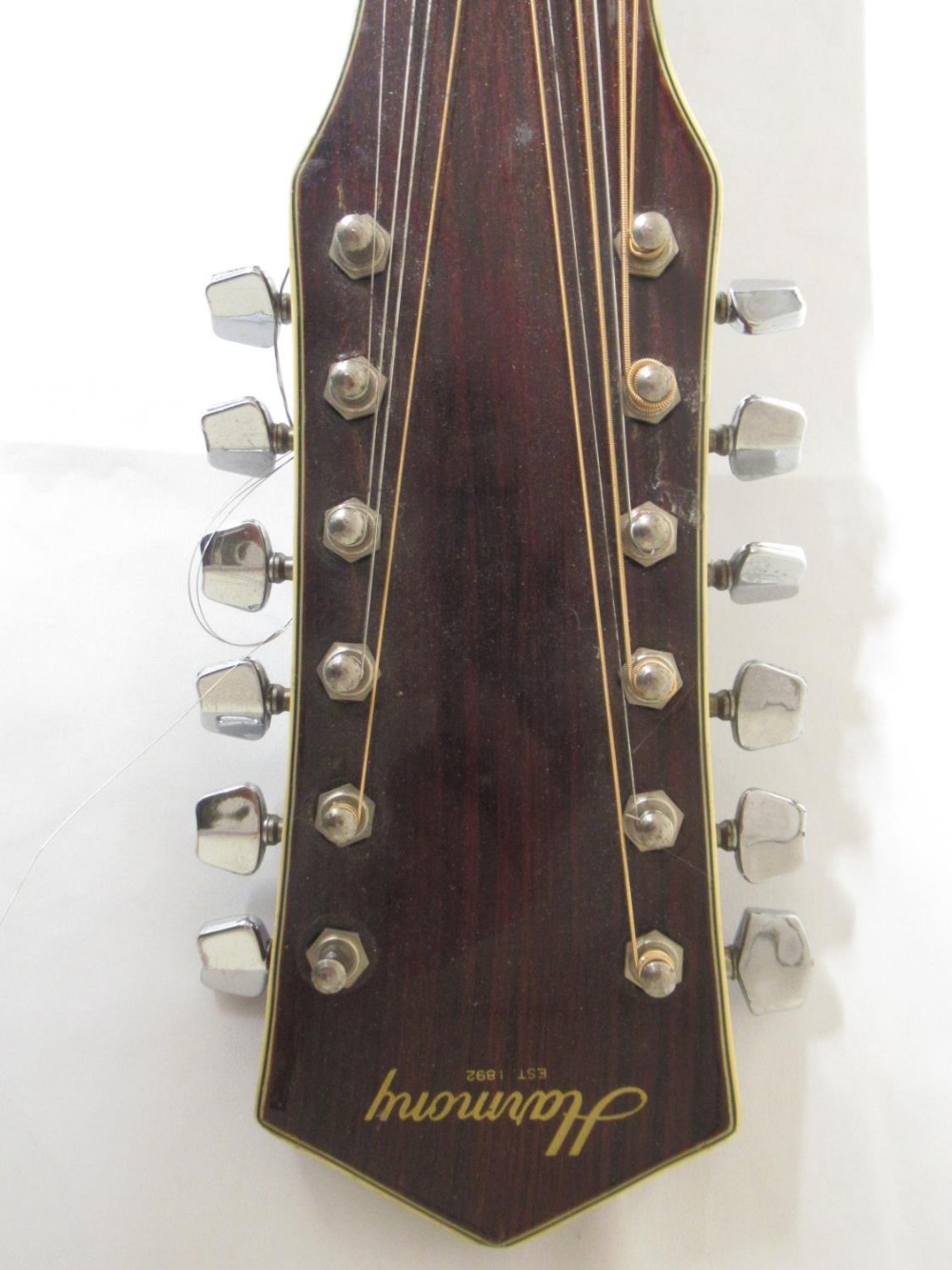 Harmony Model no. H 6860-12, 12 string acoustic guitar, lacking 1 string (Victor Brox collection) - Bild 2 aus 7