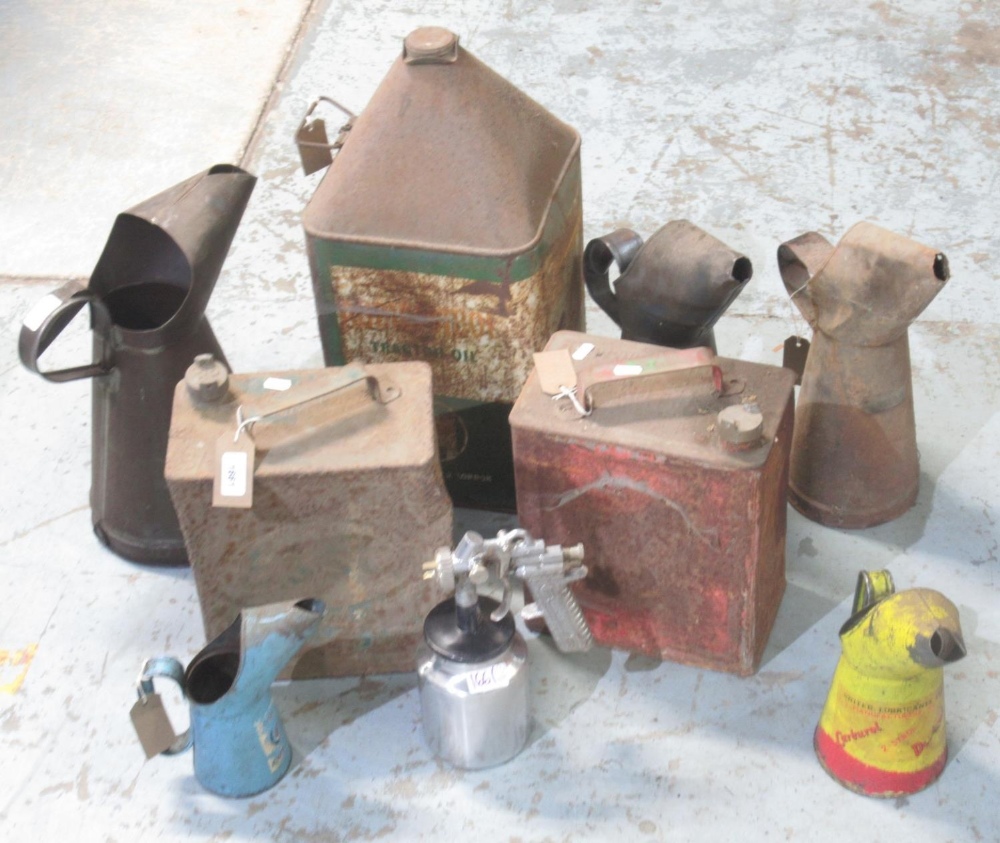 Collection of vintage oil cans incl. one with Carburol branding, and a paint spray gun (9)