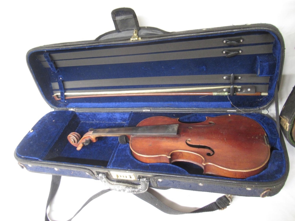 Assorted collection of Violins, cases and bows in various needs of repair and attention. (Victor - Image 4 of 10