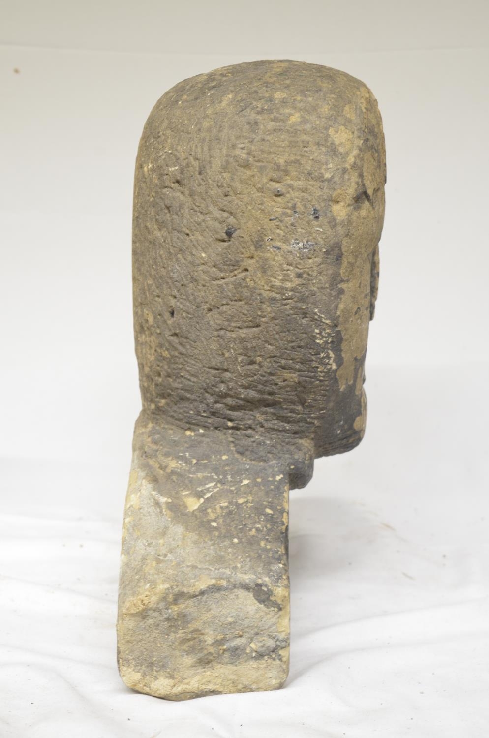 Large stone carved head of a man with beard, likely Celtic in origin, H35cm (Victor Brox collection) - Bild 4 aus 4