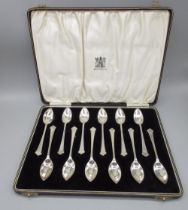 ER.II Cased set of twelve hallmarked Sterling silver grapefruit spoons with H initial engraved to
