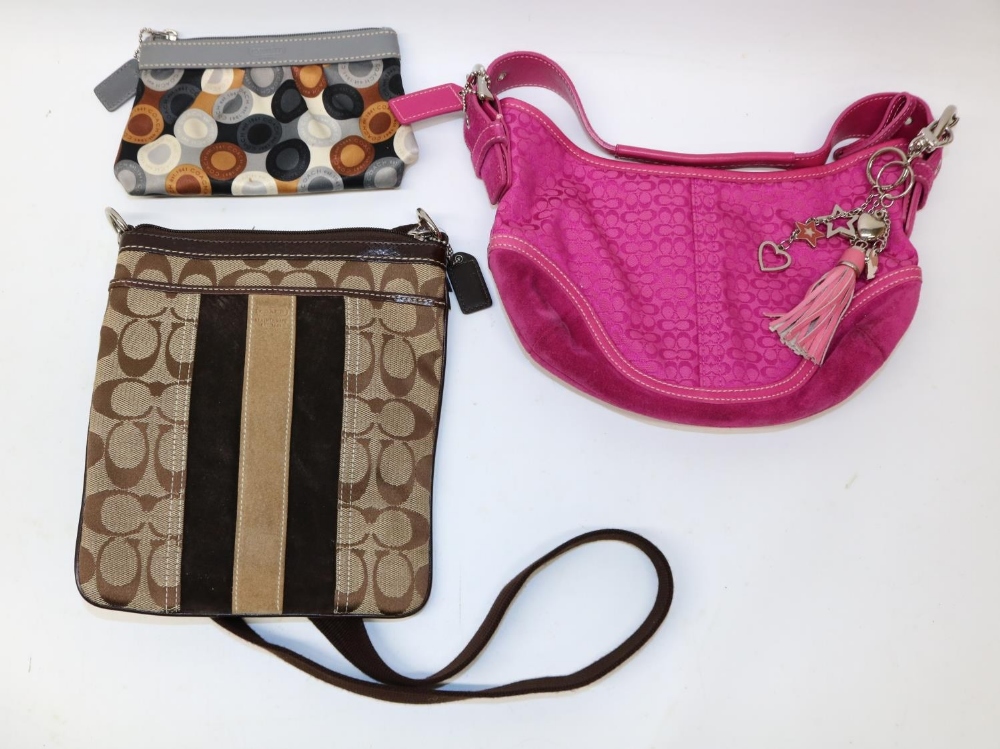 Coach fabric and suede leather pink shoulder bag, serial No. F04J-6351, Tan Coach logo cross body