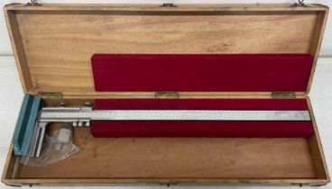 Etalon Switzerland cased vertical metric and imperial caliper, H60cm