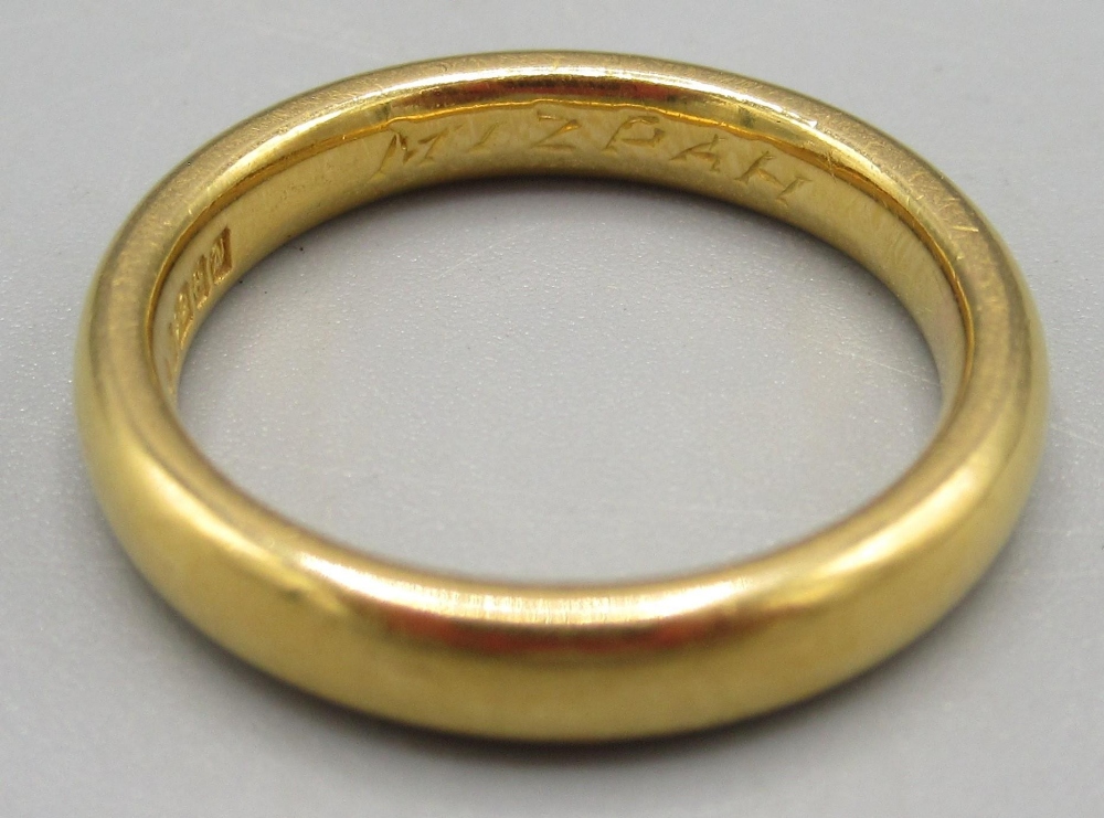 22ct yellow gold wedding band, stamped 22, 5.0g - Image 2 of 2