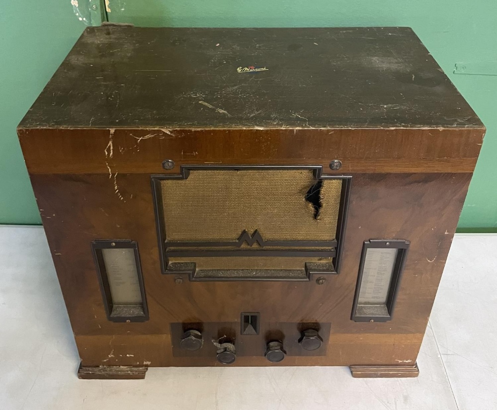 Circa 1920/30s art deco domestic radio in wooden casing. All Bakelite dials in good working order. - Image 2 of 2