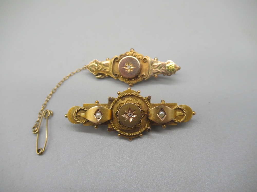 Two Victorian 9ct yellow gold Etruscan style bar brooches set with diamonds, both stamped 375, 5.8g - Bild 2 aus 3