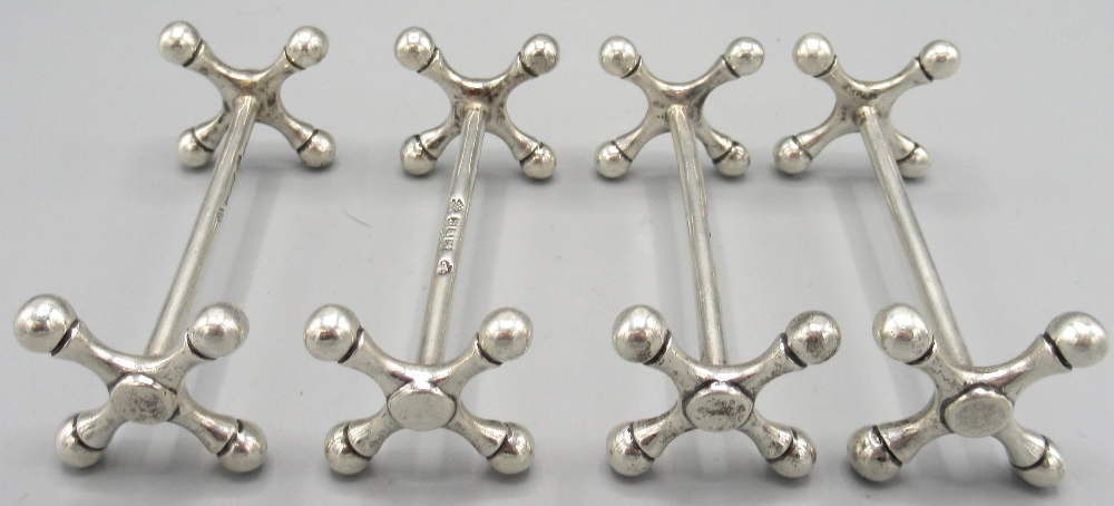 Four Edwardian silver knife rests by William Hutton & Sons Ltd, London, 1902, 8cm, 6.1ozt