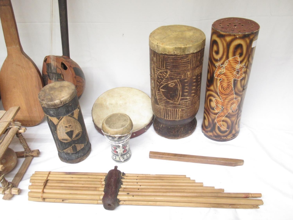 Mixed collection of Tribal/Indigenous musical instruments to inc. Xylophones, string instr - Image 4 of 4