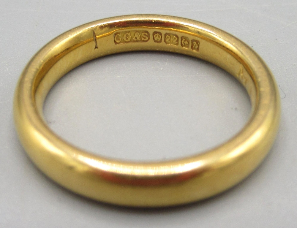 22ct yellow gold wedding band, stamped 22, 5.0g