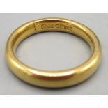 22ct yellow gold wedding band, stamped 22, 5.0g