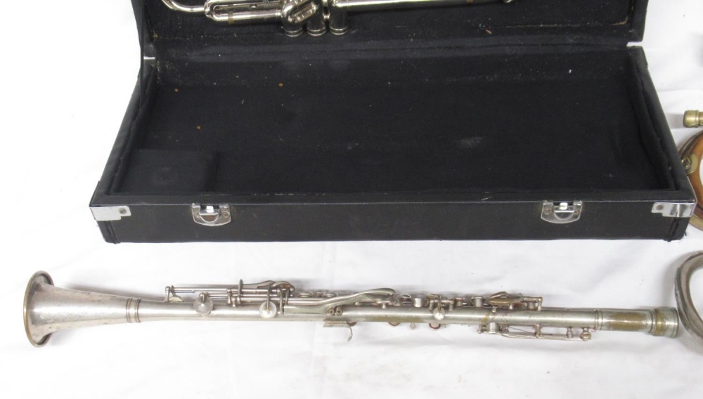 Assorted collection of Wind instruments and parts in various conditions and need of attention. ( - Bild 6 aus 7