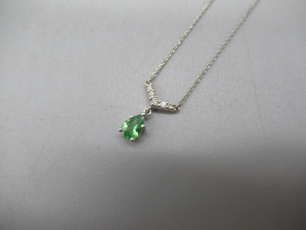 18ct white gold drop pendant set with green stone and diamond, stamped 750, 2.1g and a 9ct yellow - Image 10 of 12