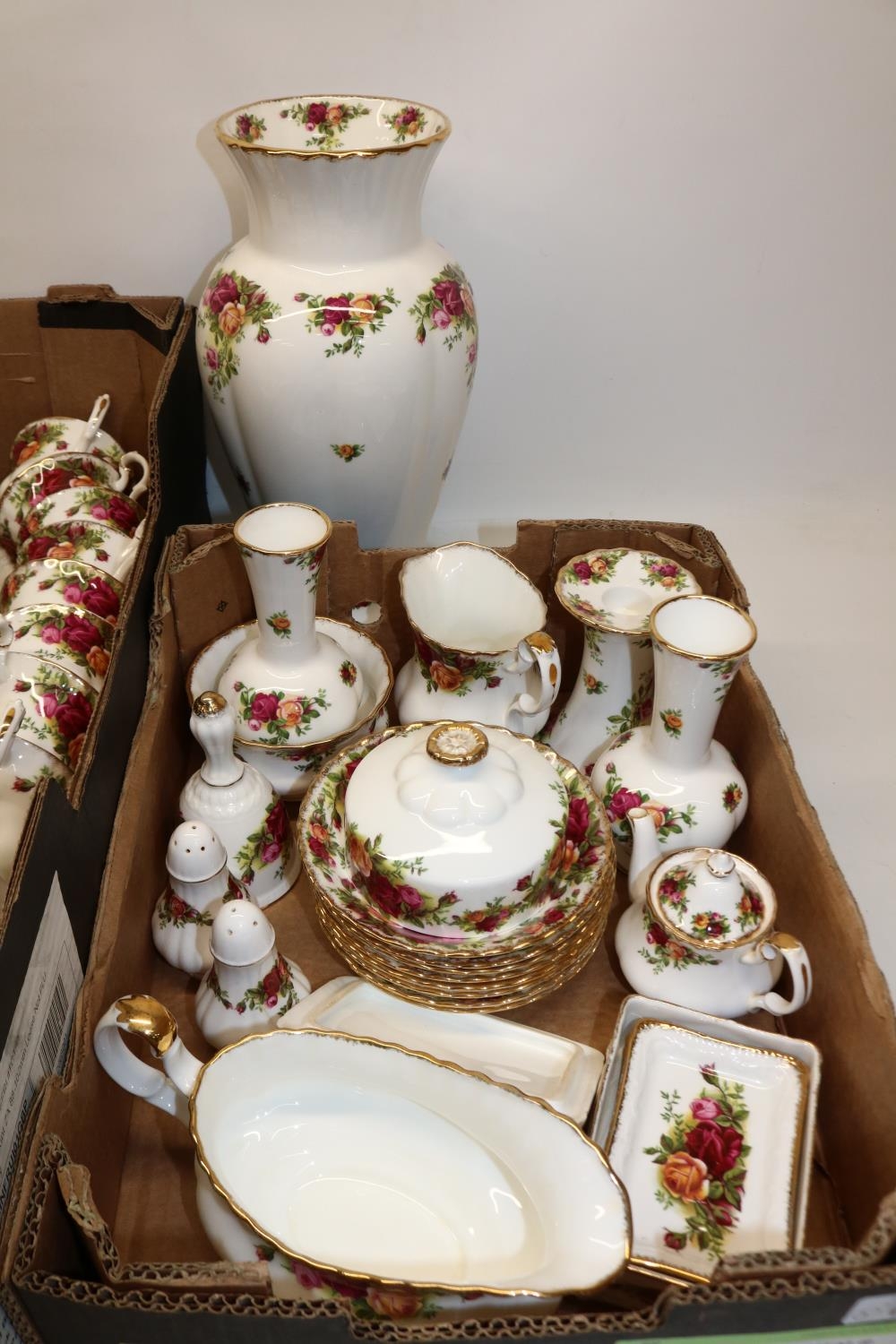 Collection of Royal Albert Old Country Roses dinnerware, teaware and decorative items, incl. eight - Image 4 of 4
