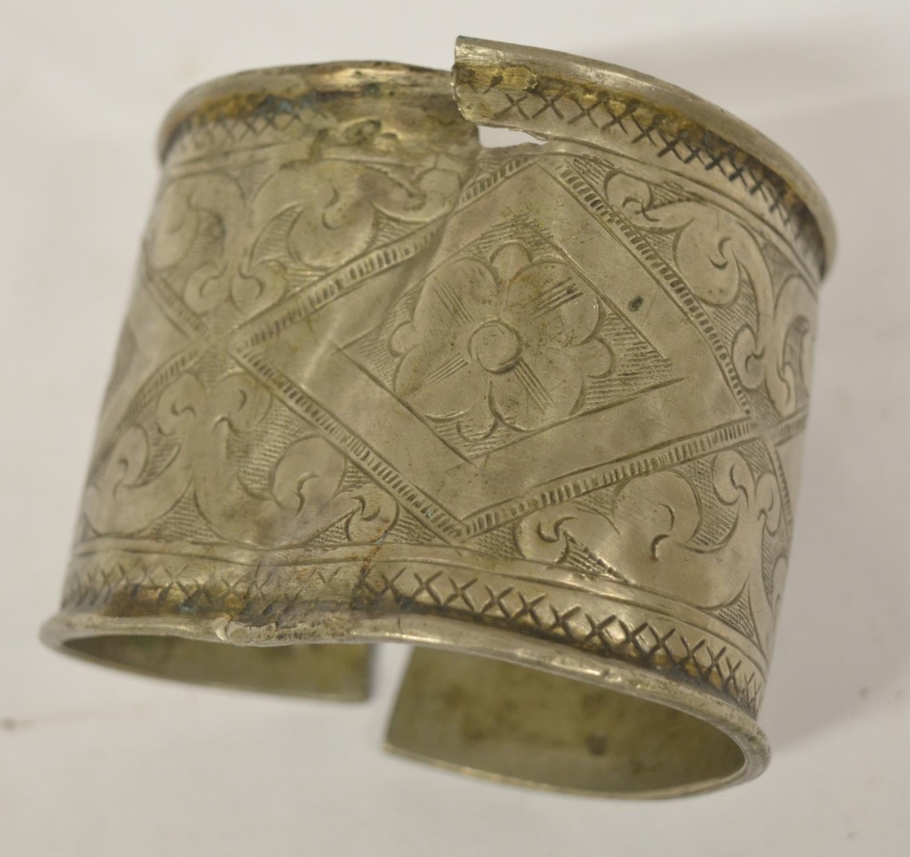 Collection of Roman era metal bracelets, bangles, combs etc (7) (Victor Brox collection) - Image 3 of 5