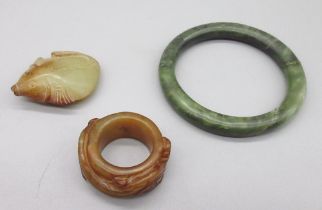 Chinese jade archers thumb ring carved with two dragons, a carved jade fish pendant and a polished