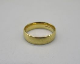 18ct yellow gold wedding band, stamped 750, size , 7.3g