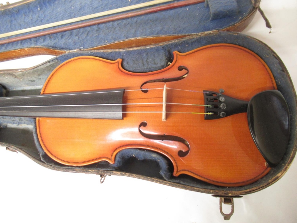 Andreas Teller Romanian for Stentor Music Co. Ltd violin with bow in wood carry case, lacking 1 - Image 4 of 8
