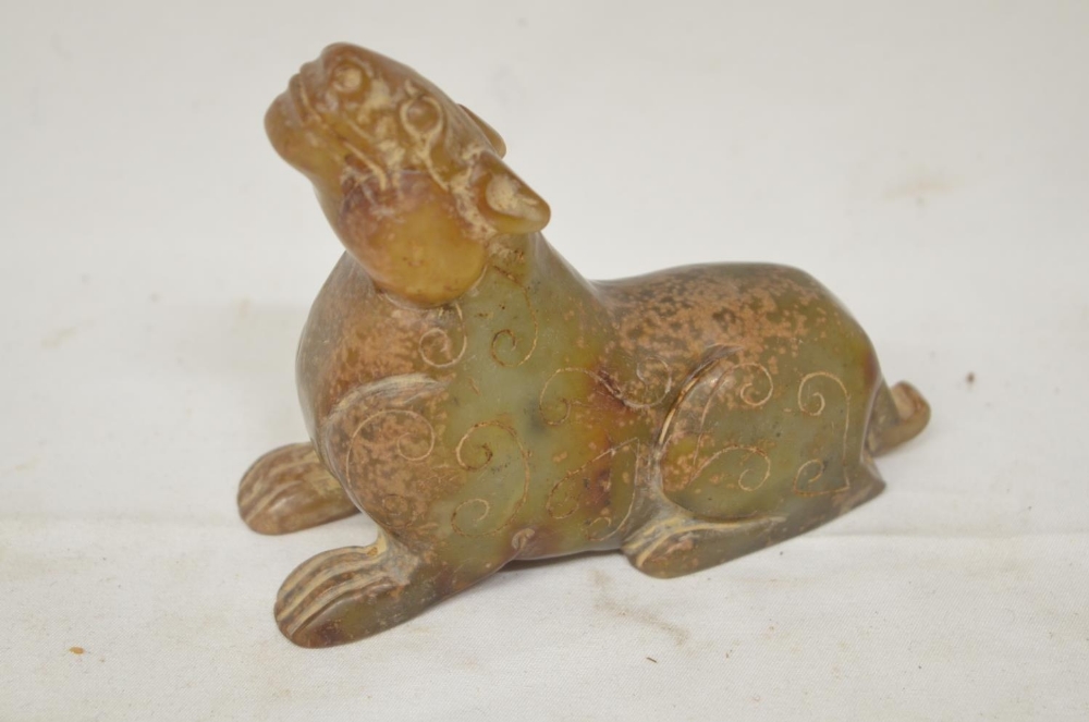 Carved jade figure of a feline like animal, W11.5xH8.5cm (Victor Brox collection) - Image 2 of 4