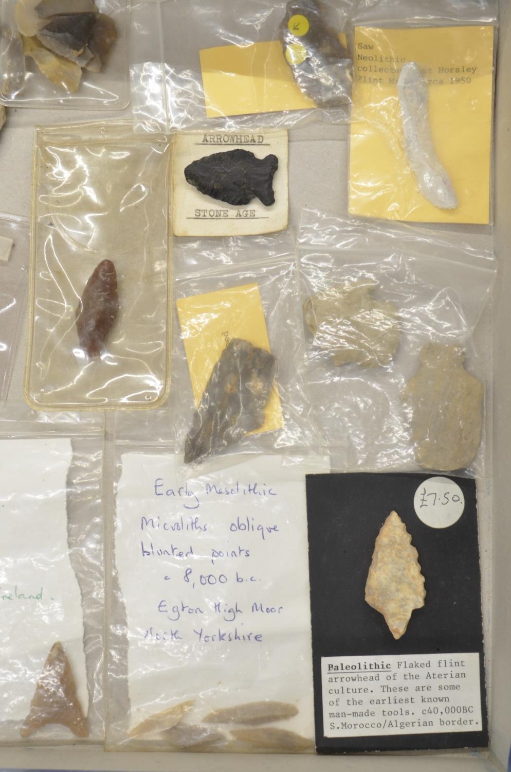 Collection of neolithic stone and flint arrow heads and other items (Victor Brox collectio - Image 2 of 6