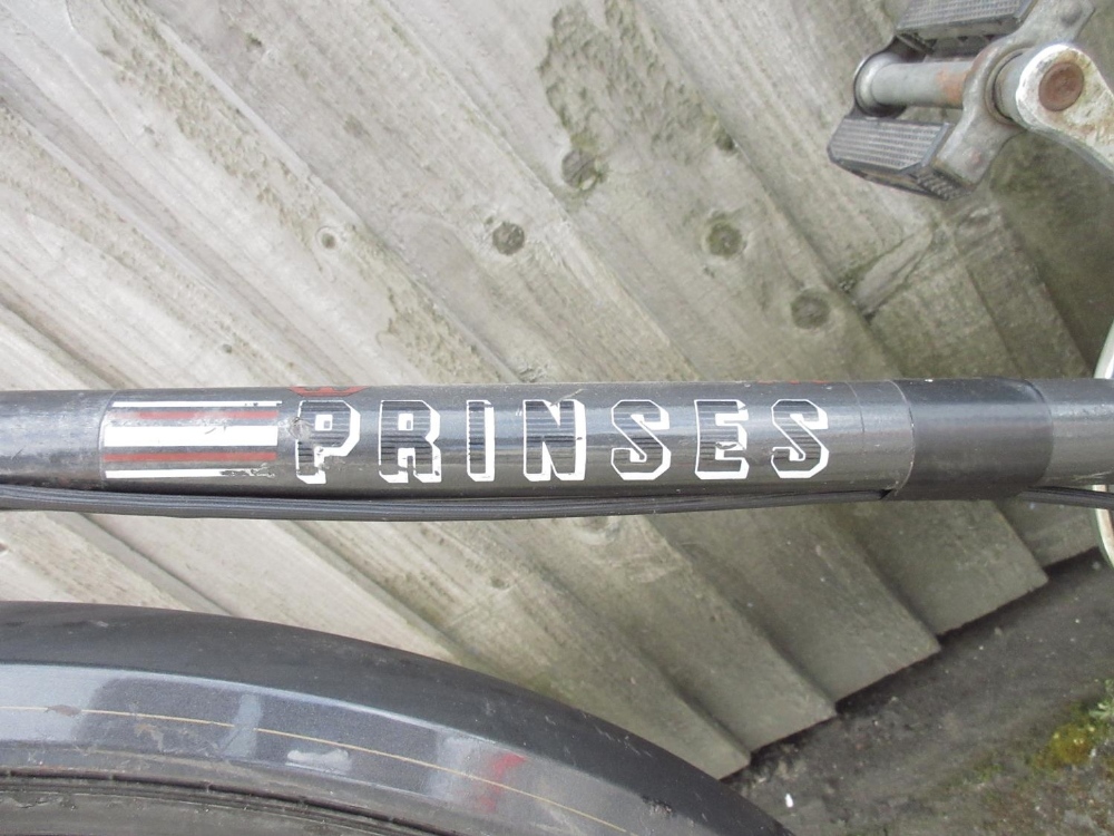 Princess traditional 3 speed bicycle, with bell, pump, basket, dynamo and security lock - Image 3 of 3