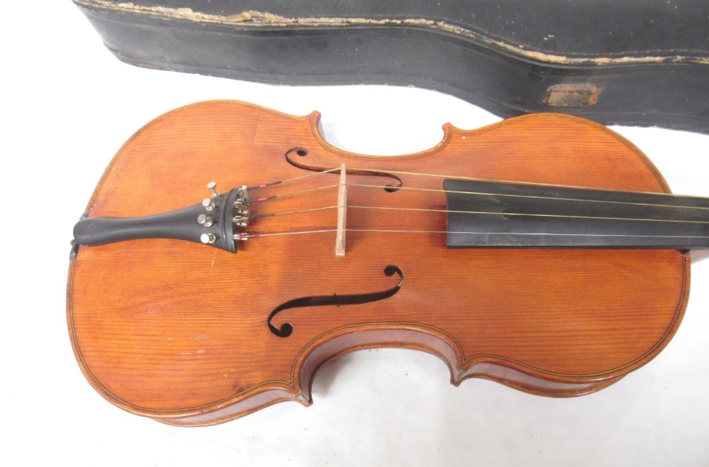 Three unnamed violins, 2 with 2 bows in travel cases and another lacking bow in travel box (Victor - Bild 11 aus 12