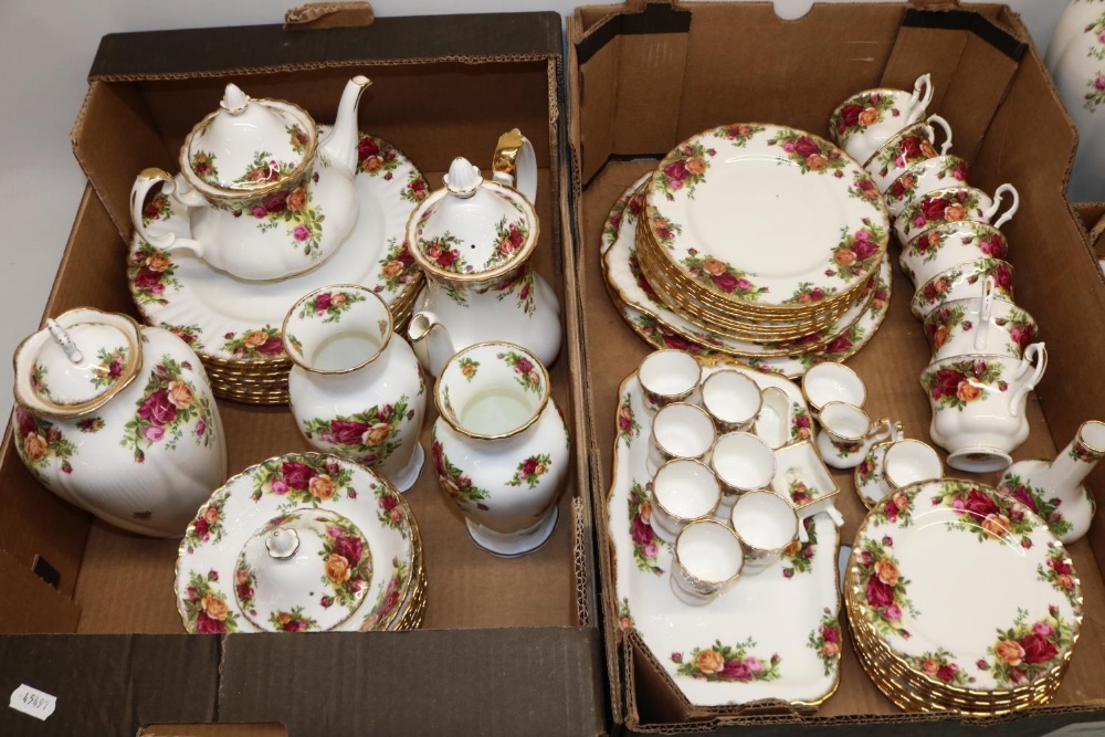 Collection of Royal Albert Old Country Roses dinnerware, teaware and decorative items, incl. eight - Image 3 of 4