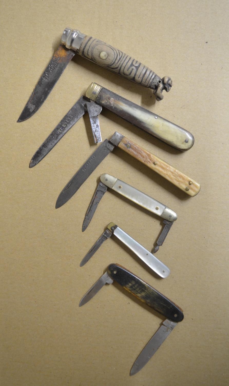 Collection of 12 pocket knives of various styles including bone, horn and mother of pearl handled - Image 6 of 7
