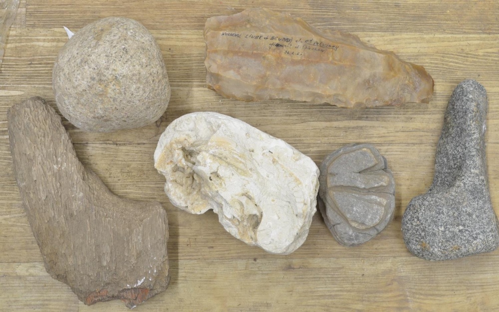 Large neolithic flint pounding stone, a piece of fossilized wood, corn grinding stone etc. (6) (