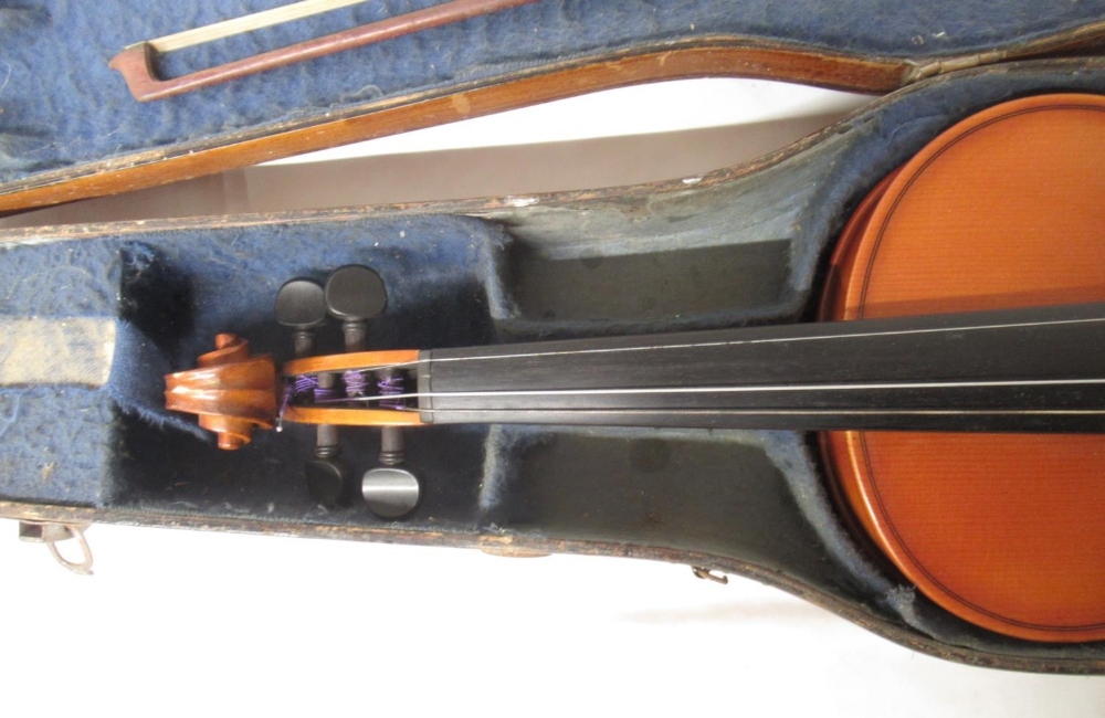 Andreas Teller Romanian for Stentor Music Co. Ltd violin with bow in wood carry case, lacking 1 - Image 3 of 8