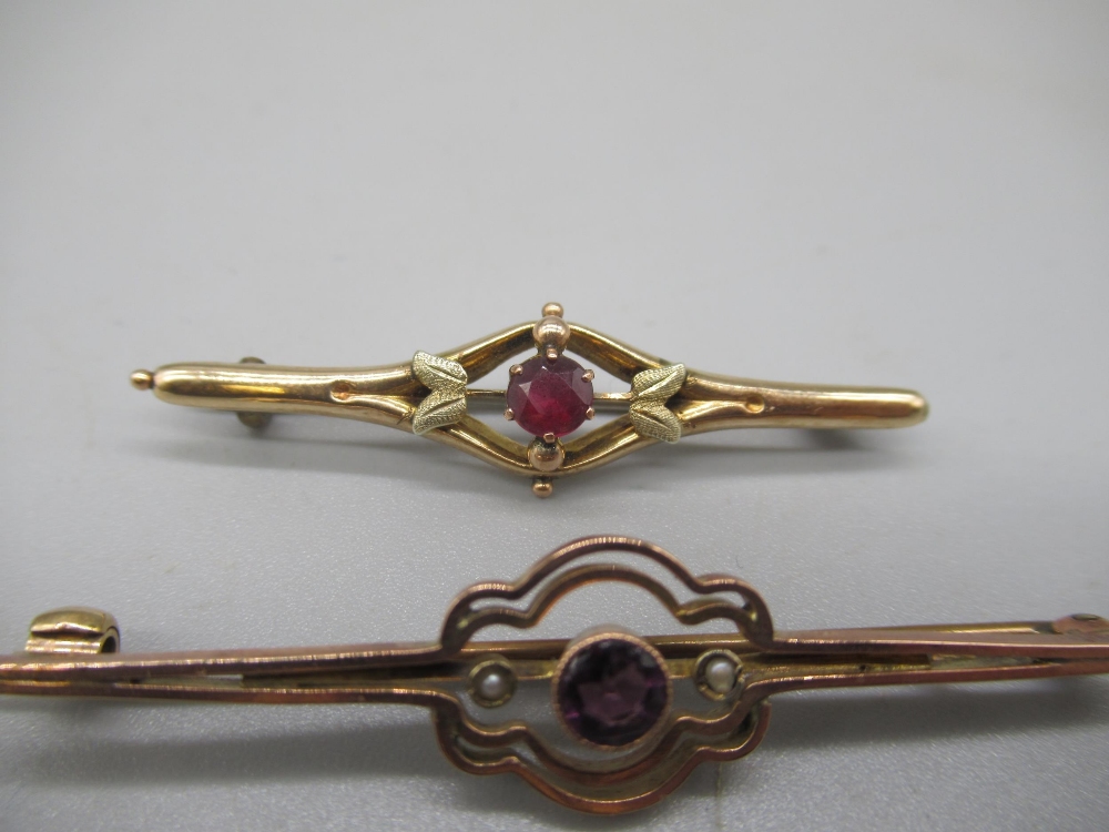 9ct yellow gold bar brooch set with amethyst and seed pearls, stamped 9ct, and another similar set - Image 5 of 9