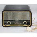 Murphy circa 1950s Bakelite radio. Original plastic grill with undamaged speaker cloth. Buttons