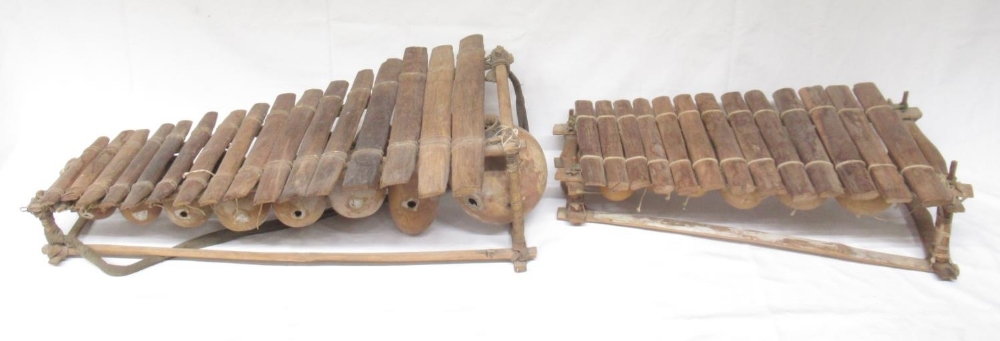 Mixed collection of Tribal/Indigenous musical instruments to inc. Xylophones, string instr - Bild 2 aus 4