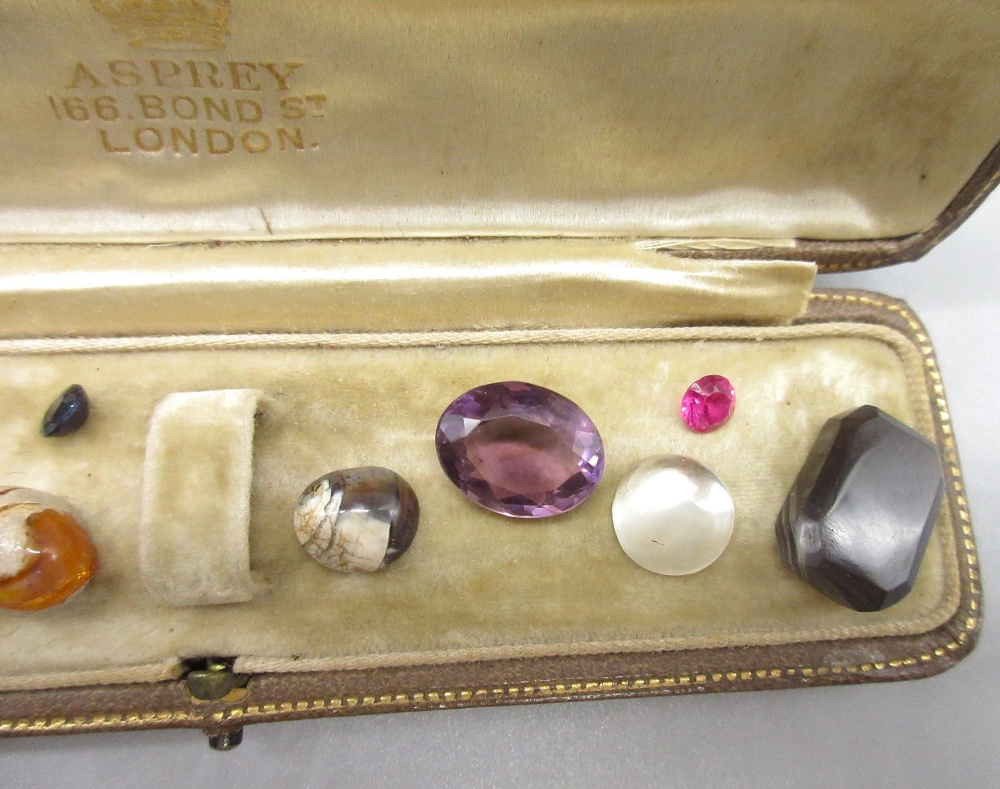 WITHDRAWN Quantity of cut gemstones including ruby, amethyst, bloodstone etc. (Victor Brox collectio - Image 3 of 4