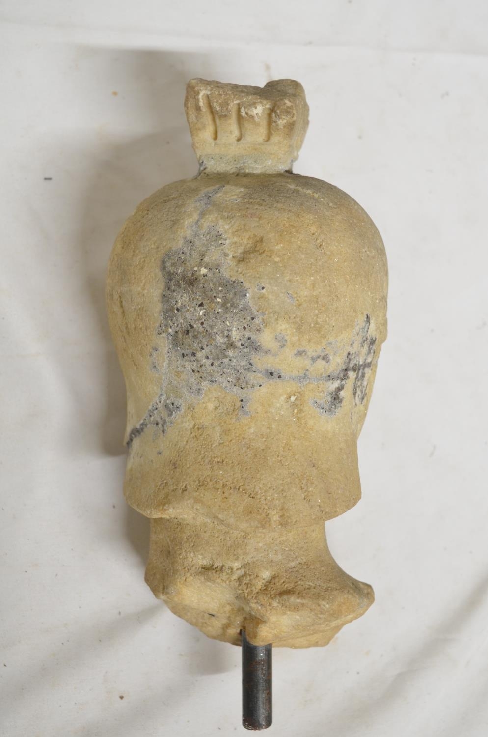 Carved marble head of a Roman soldier, damaged and pieced back together. With vertical stand rod, no - Image 4 of 4