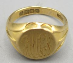 18ct yellow gold signet ring with engraved initials to round face, stamped 18, size J1/2, 6.4g