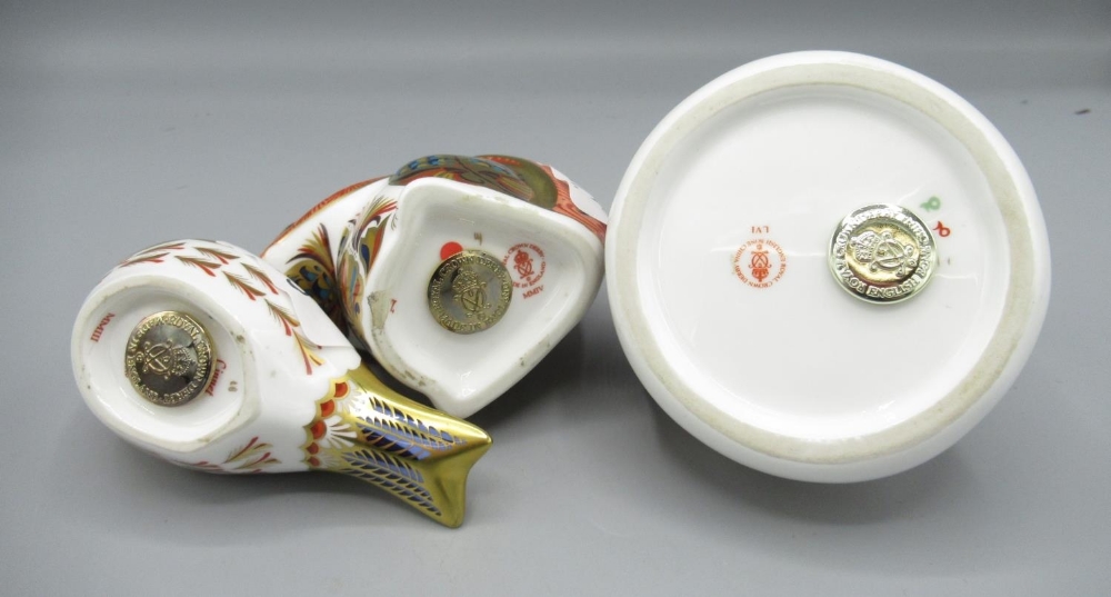 Three Royal Crown Derby paperweights, comprising Frog, Squirrel and Linnet, all with gold - Image 2 of 2