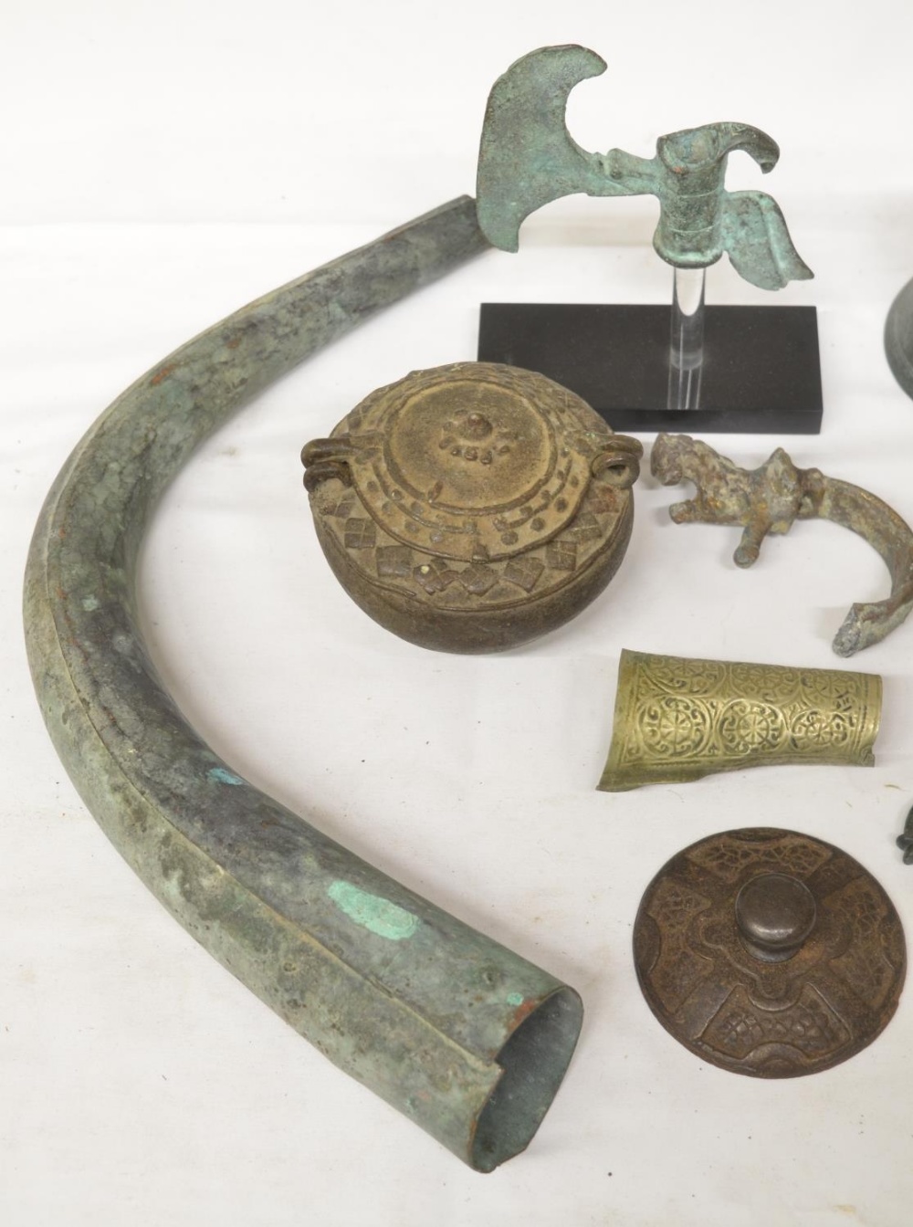 Collection of ancient metalware to include Roman, Islamic and other items including small figures, - Image 4 of 8