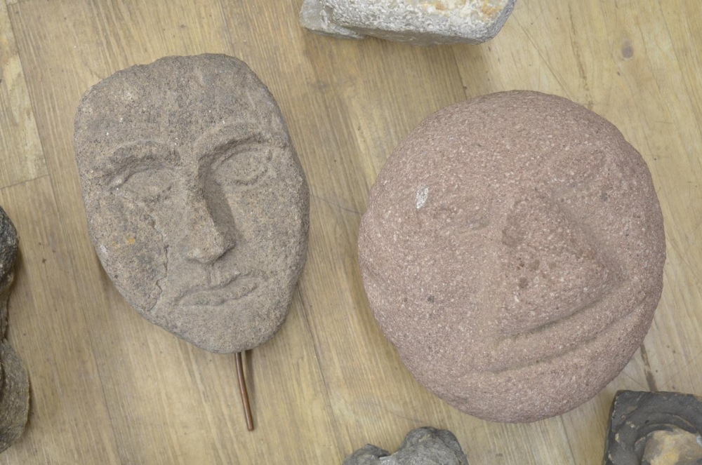Collection of carved stoneware to include faces, a wolf head, one composite head on plinth, etc. ( - Bild 5 aus 8