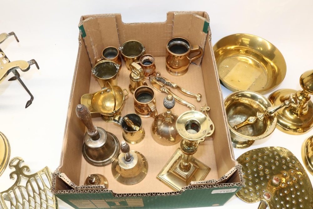 Collection of brassware, incl. a large jam pan, trivets, candlesticks, etc. (qty) - Image 2 of 4