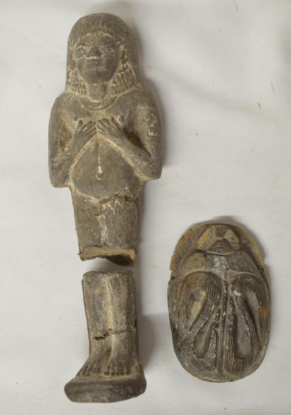 Collection of mostly Egyptian stone and clay figures, mostly modern. Also a small grindstone with - Bild 6 aus 9