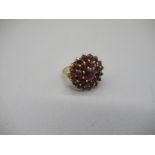 9ct yellow gold cluster ring set with dark red stones, stamped 375, size K, 4.1g