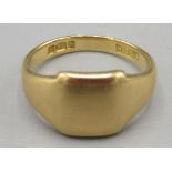 18ct yellow gold signet ring, stamped 18, size G, 3.6g