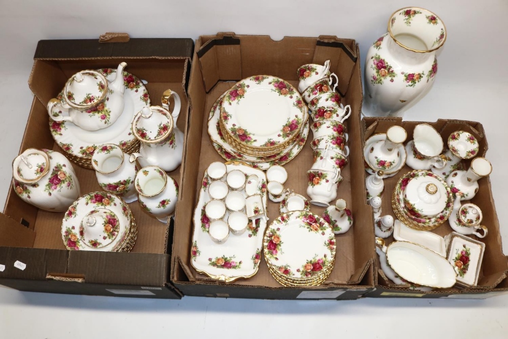 Collection of Royal Albert Old Country Roses dinnerware, teaware and decorative items, incl. eight - Image 2 of 4