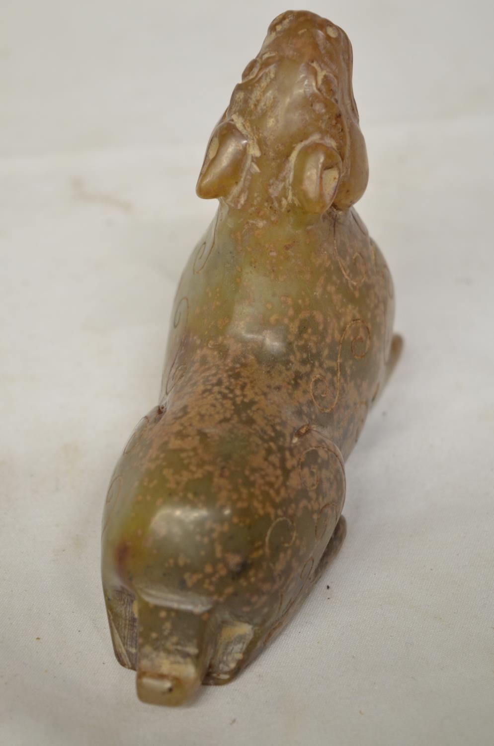 Carved jade figure of a feline like animal, W11.5xH8.5cm (Victor Brox collection) - Image 3 of 4