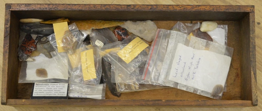 Collection of neolithic stone and flint arrow heads and other items (Victor Brox collectio - Image 6 of 6